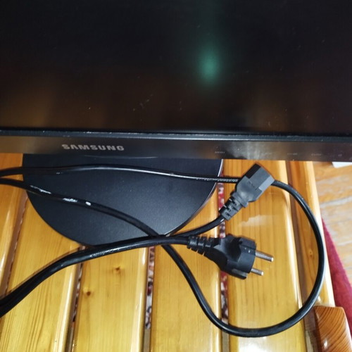 Samsung SyncMaster 2043SN 20-inch monitor used with screen burn