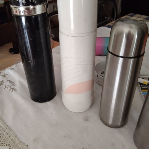 Shaker set with 5 pieces, jug and 5 thermoses