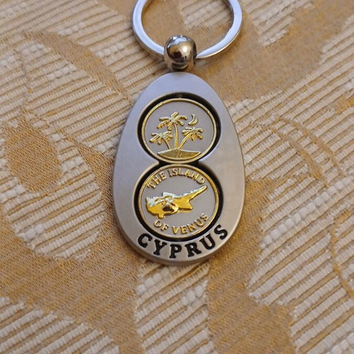 Collectible metal keychain Cyprus spinning, like new, gold and silver