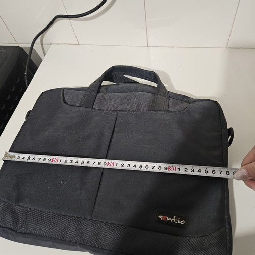 Laptop bag like new with many pockets, black