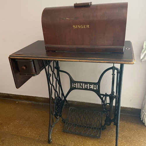 Singer 1960 foot-powered sewing machine used, wooden cover and table