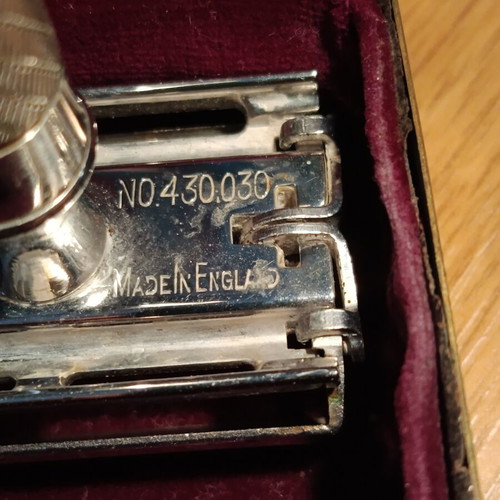 Gillette Aristocrat No 15 1948 razor used with bronze case