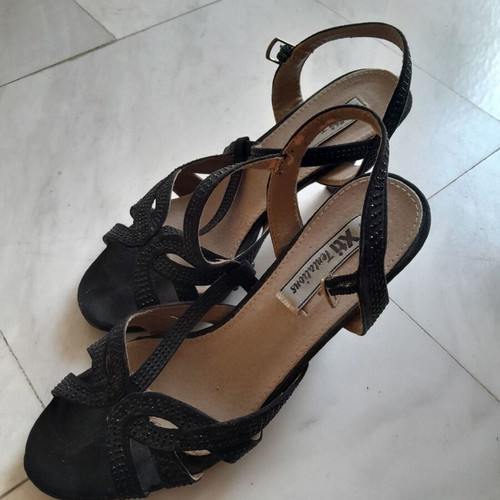 Xti Tentations Sandals No 38 used, black