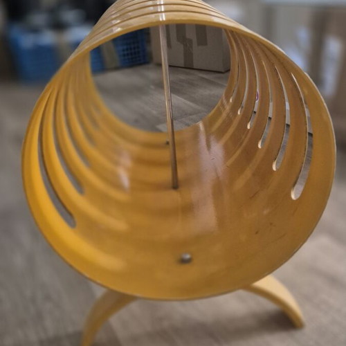 Opal Möbel 70s vintage magazine rack, mustard yellow, Space Age design