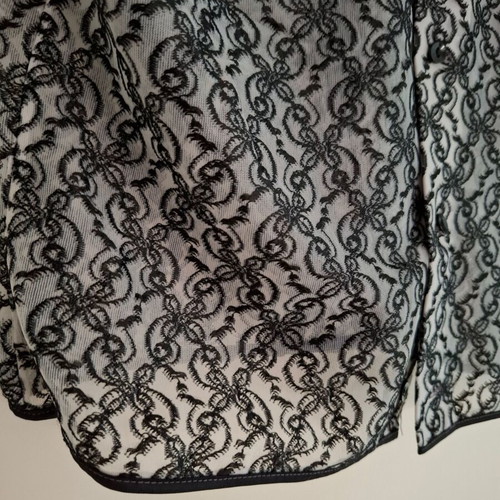 Sleeveless vest Medium with transparency and embroidered flowers like new