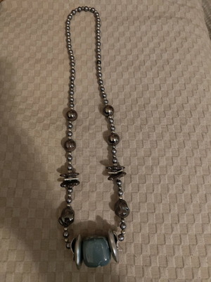 Long necklace with grey pearls new