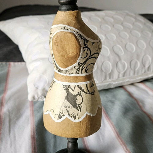 Decorative sewing model like new