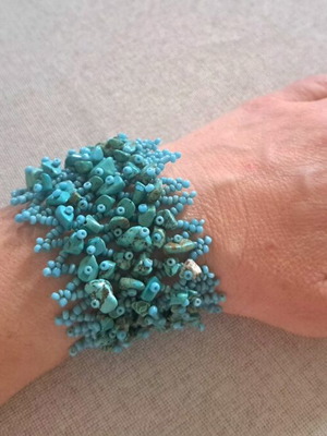 Boho statement βραχιόλι με blue howlite σε απαλές τιρκουάζ αποχρώσεις