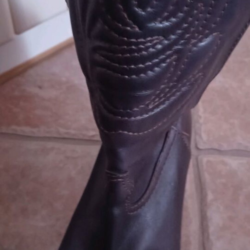 Cowboy leather boots with embossed embroidery, like new, size 38