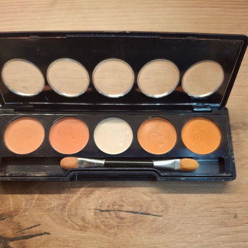 Glamorous eyeshadow new