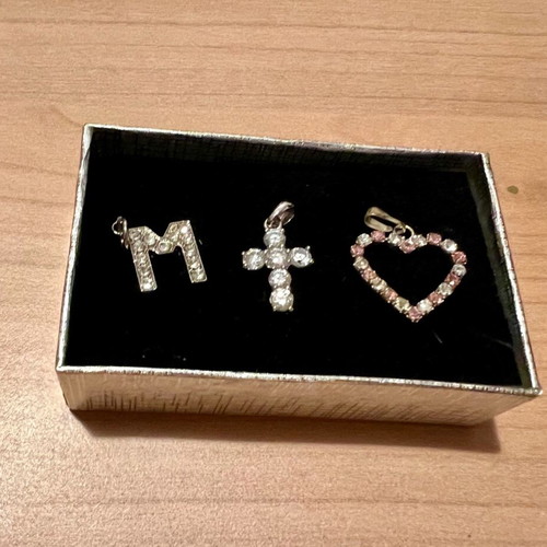 Set of 3 pendants new