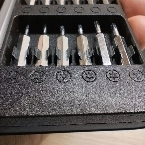 Small screwdrivers set with 24 bits new in case