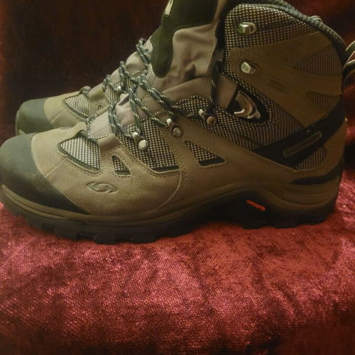 Salomon hiking boots like new, leather and cordura, size 44, gray