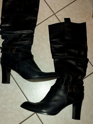 Black Leather Boots Like New Size 39 With Buckle And High Heel