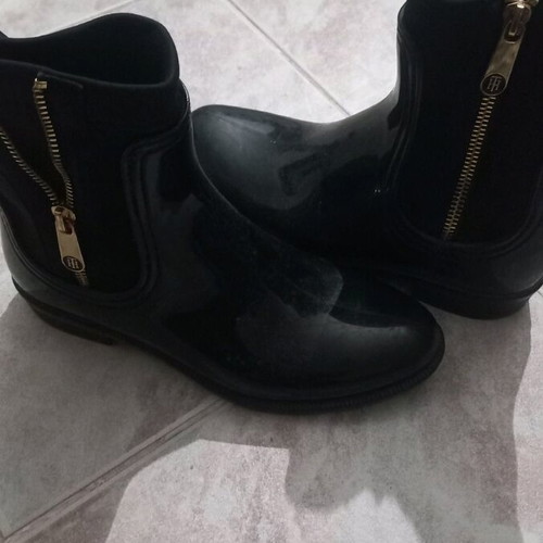 Tommy Hilfiger patent leather galoshes like new, black