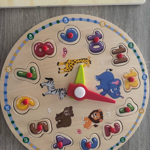 Wedge puzzles and small puzzle used, pack together