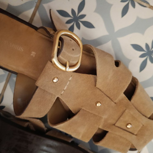 Stradivarius castor sandals size 38 like new beige