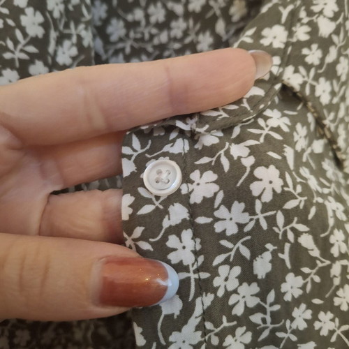 Mango floral shirt like new, XS, white and green