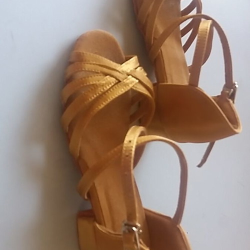 Latin dance shoes for girl size 27 gold color suede and satin like new