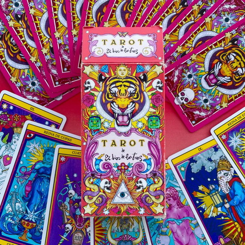 Tarot de El Dios de los Tres artistic cards like new, 78 cards