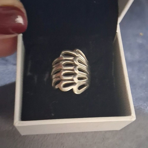 Silver ring 925, like new, unique and elegant