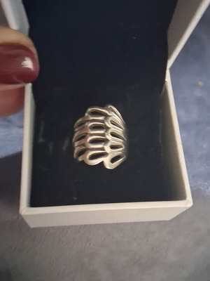 Silver ring 925, like new, unique and elegant