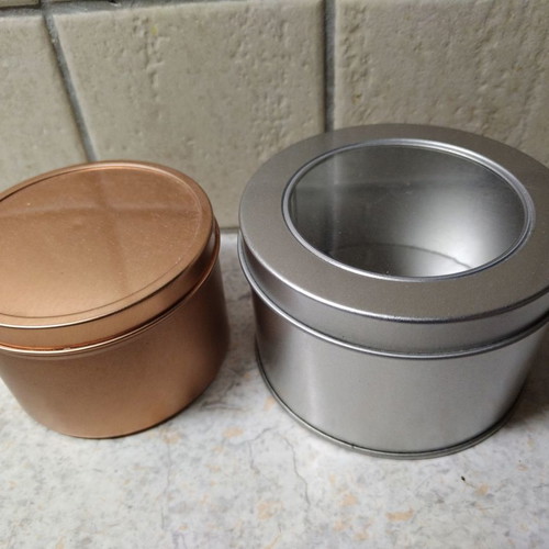 Metal tins like new, set of 2, diameter 7.5cm & 9cm