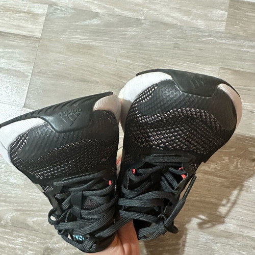 Adidas Solar Glide 5 Continental like new, black athletic shoes size 38
