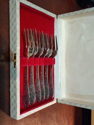 Vintage Zoulovits set of six silver-plated dessert forks, like new