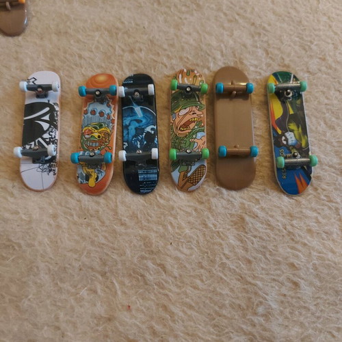 Finger skateboard used, pack of 11 with equipment