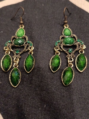 Women's earrings like new, green faux bijou