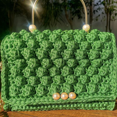 Emerald Grace crossbody bag new, crocheted with pearls and gold chain