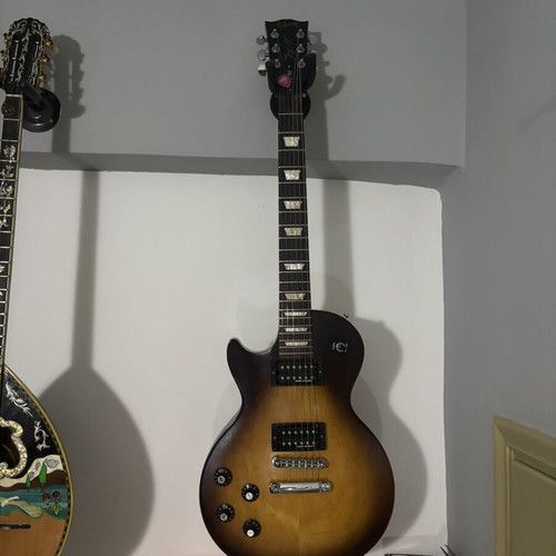 Gibson Les Paul 70s Tribute tobacco burst guitar