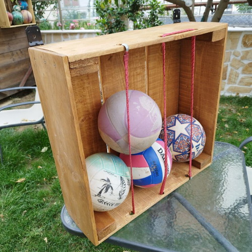 Wooden storage box for balls 60x60 like new