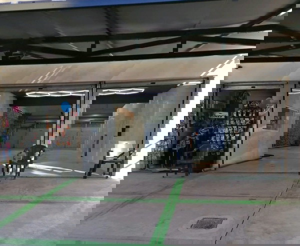 Πωλείται   ισόγειο  κατάστημα  300 τ.μ.