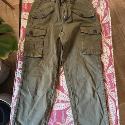Bershka Khaki Cargo Pants like new, size XS 34 6