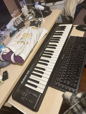 Alesis Q 49 σαν καινούργιο, πλήρης λειτουργικός