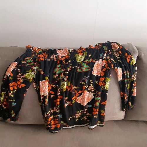 Off-shoulder blouse with floral pattern, one size, black multicolor