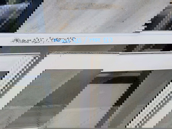 Παράθυρο συρόμενο αλουμινίου με σίτα