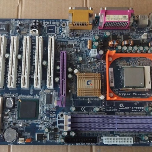 Gigabyte GA-8PE800 REV1.1 motherboard used with CPU, fan, and RAM