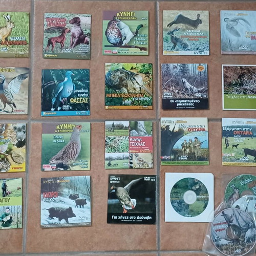 Pack of 22 DVDs with hunting documentaries like new