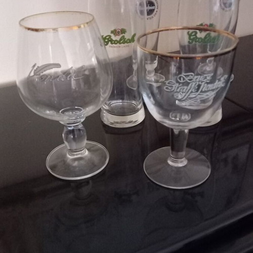 Collectible glasses from famous Belgian beer houses like new