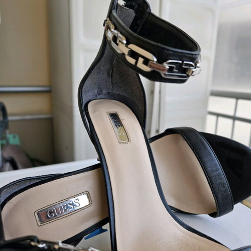 Guess leather sandals size 39 like new, black