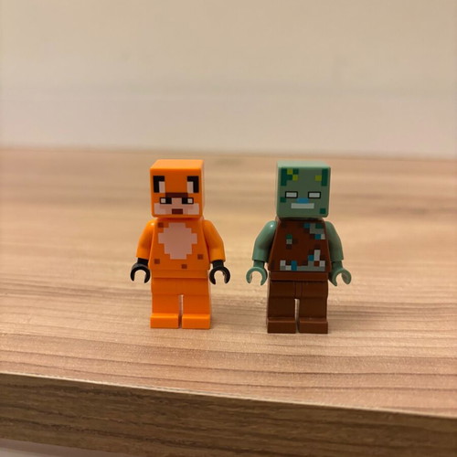 Lego Minecraft set 21178 The Fox Lodge used, complete with figures