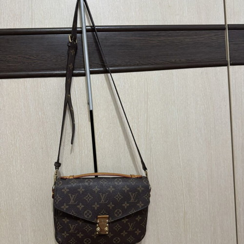 Louis Vuitton original women's bag, black and gold