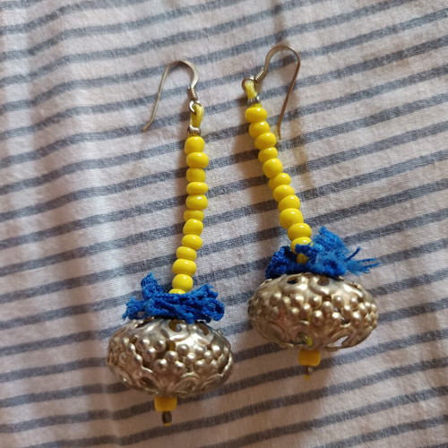 Dangling earrings new with detailed finish, yellow and silver