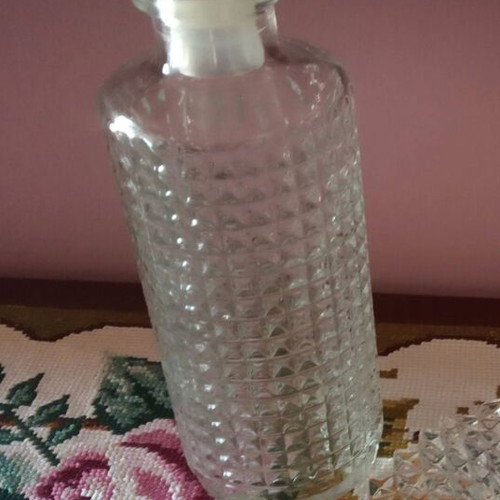 Crystal liqueur bottle new with rhombic patterns