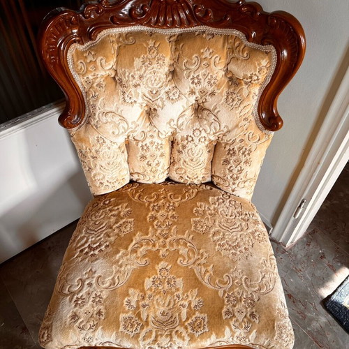 Classic living room set made of beech wood and velvet fabric like new
