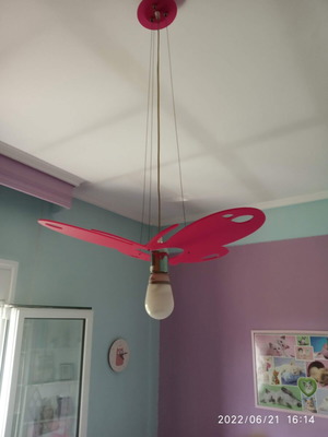 Children's light fixture like new, fuchsia butterfly