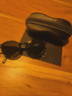 Vogue Unisex Sunglasses V05327-S Black like new